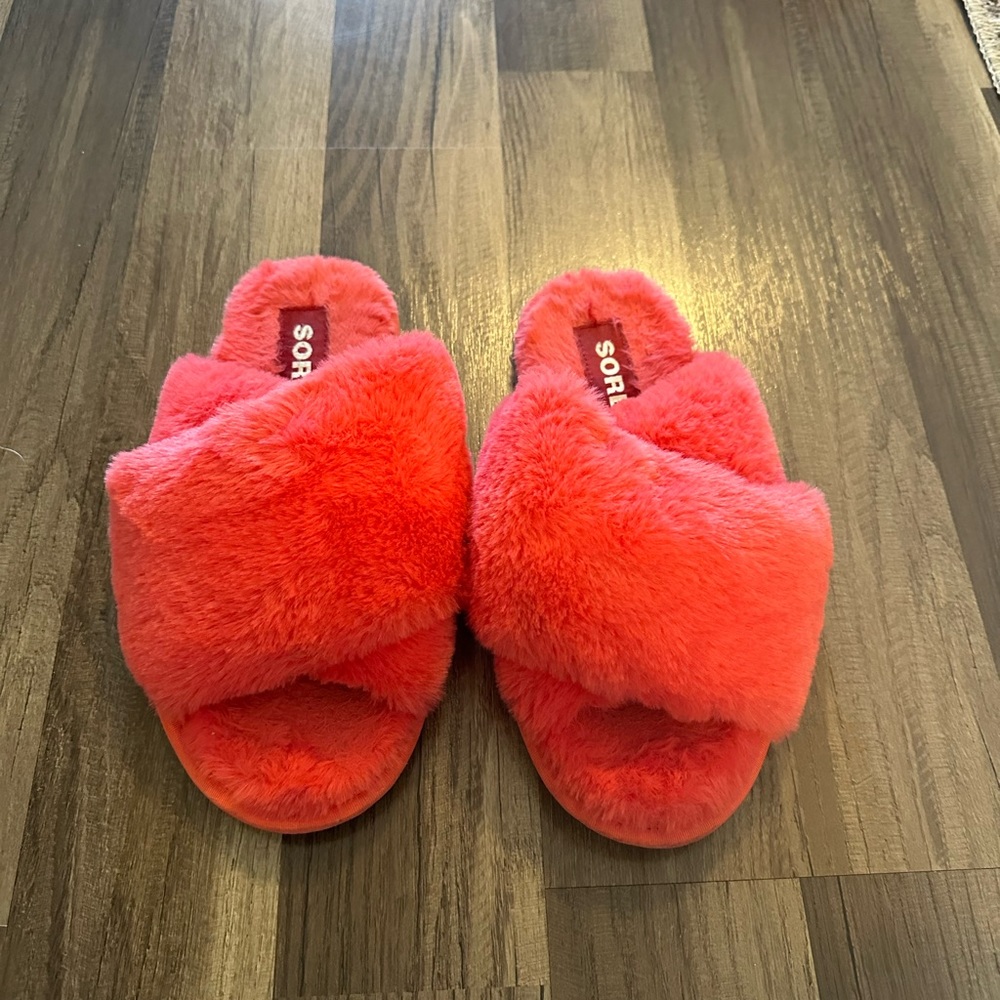 Sorel Women's Fuzzy Pink Slippers